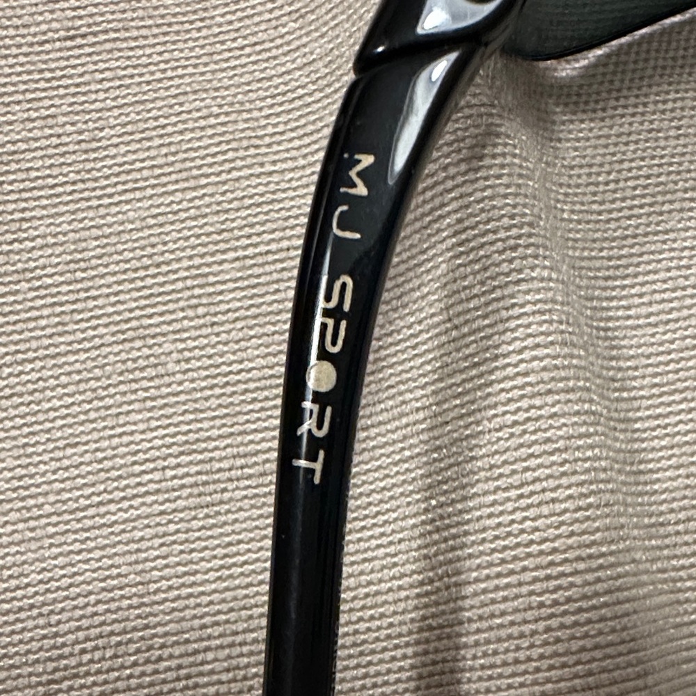 Maui Jim Black Sunglasses with Tan Case - Picture 2 of 5